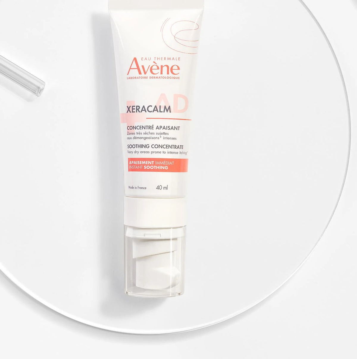 Avène XeraCalm A.D Soothing Concentrate 40ml lifestyle